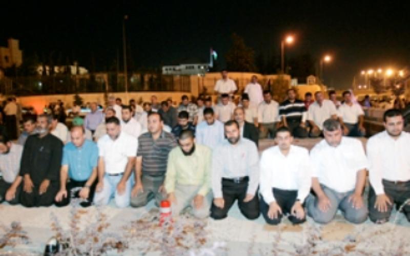 مسيرة شموع للمعلمين تطوق الدوار الرابع