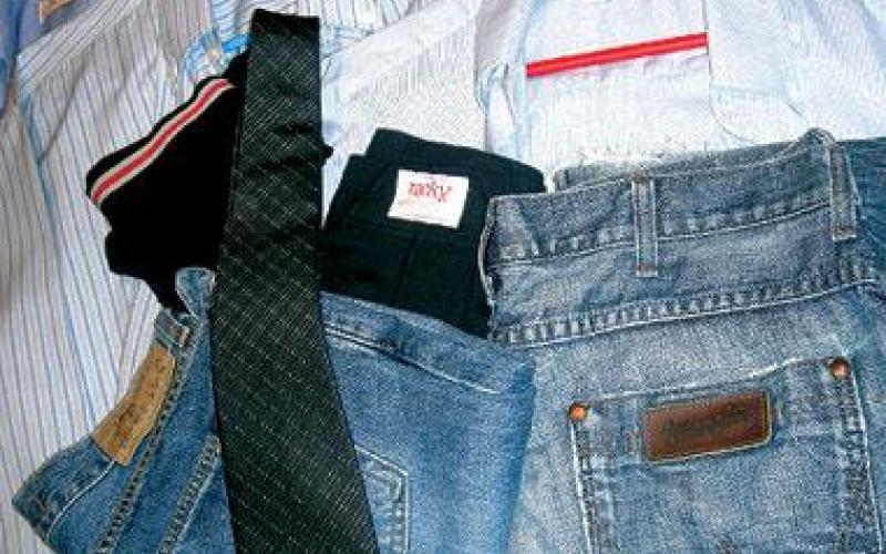 بحث قرار تعديل آلية احتساب التعرفة الجمركية على الألبسة 