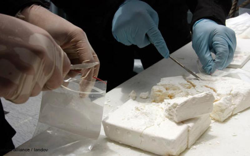 10 سنوات سجن لشقيق نائب سابق هرب المخدرات