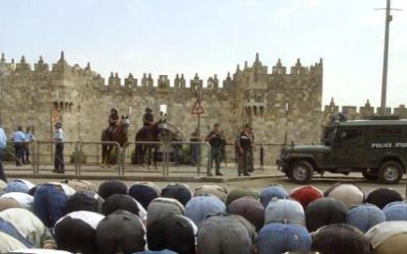 120 ألف مصل يؤدون الصلاة بالأقصى في "الجمعة اليتيمة" من رمضان