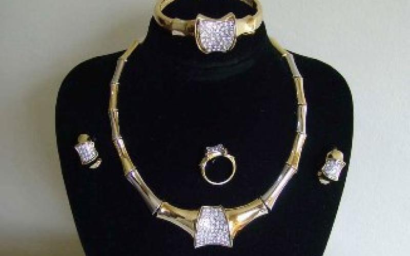 سرقة مصاغ سيدة في غرفة العناية الحثيثة