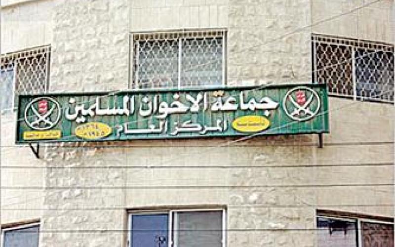 هل ينزل الإخوان من فوق الشجرة؟!