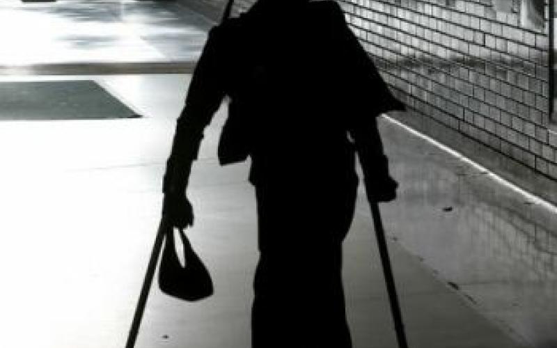 في اربد معاناة المعاق تتضاعف بسبب عدم تطبيق كودة البناء