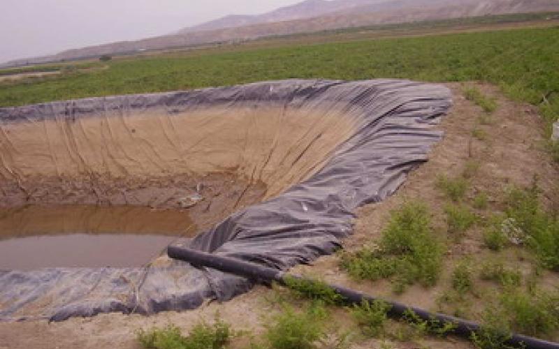 مزارعون يعتصمون احتجاجا على رفع مخالفات استخدام المياه بصورة غير شرعية