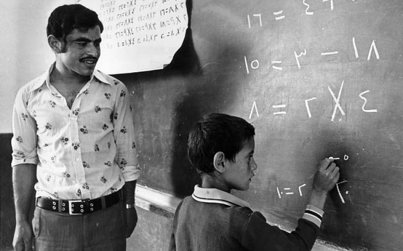 استمرار نقص الكتب المدرسية في الاونروا 