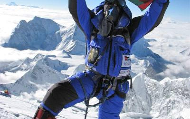 لمة شمل فلسطينية" على قمة ايفريست" 