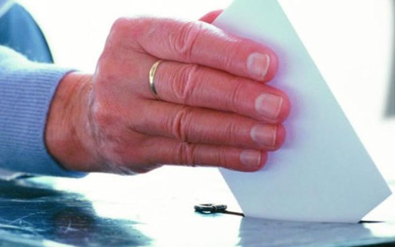 مرشحون يهربون من الإعلام إلى الإعلان