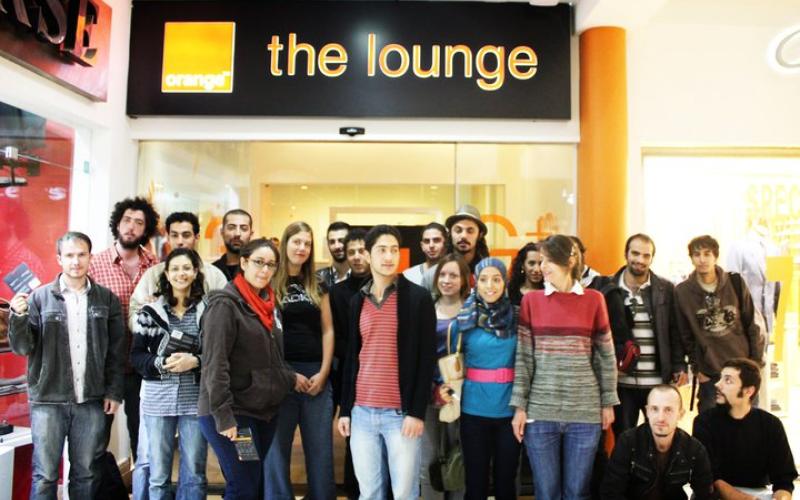 مواطنون يتخلون عن اشتراكاتهم مع شركة زين