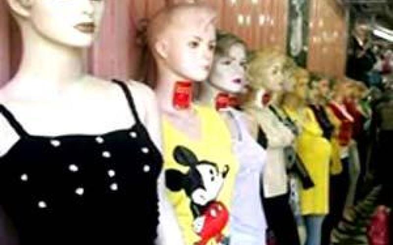 إقبال ضعيف على شراء الملابس 