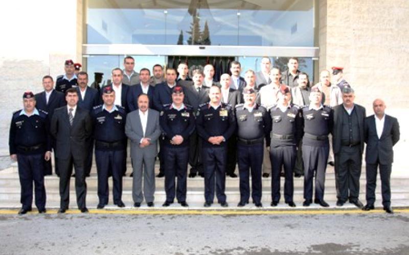 تكريم عدد من ضباط الامن العام