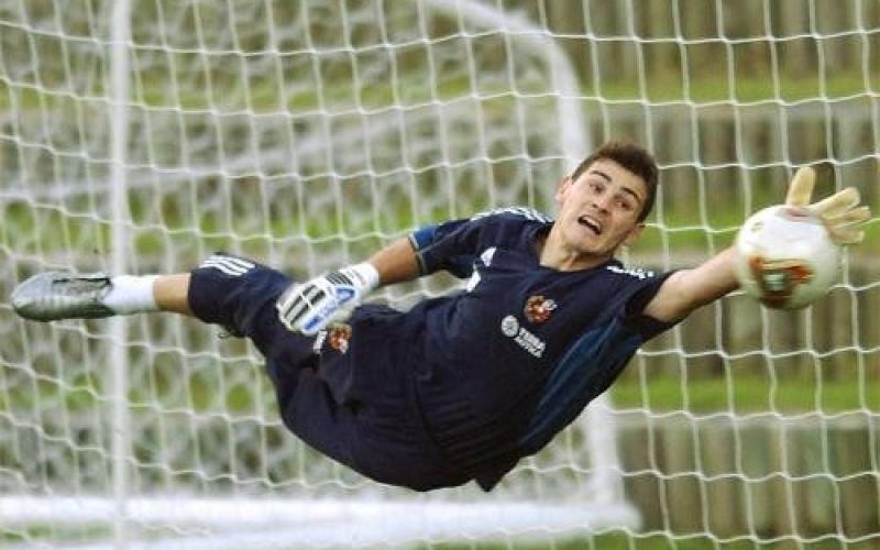 IFFS name Casillas 2010 goalkeeper of year