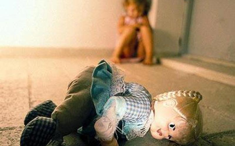 إدانة أم شغلت ابنتها القاصر في الدعارة