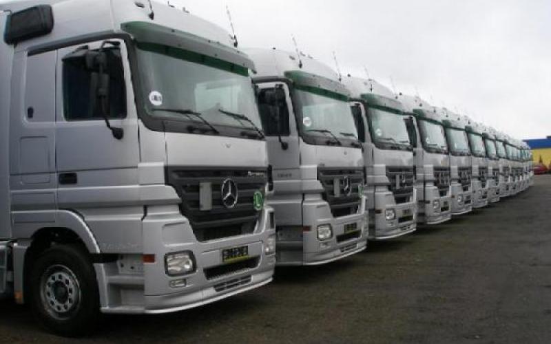 سائقو نقليات ينهون اعتصامهم امام الجمرك 