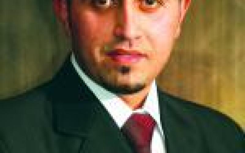 الزميل الطقاطقة يحصل على الماجستير في الترجمة