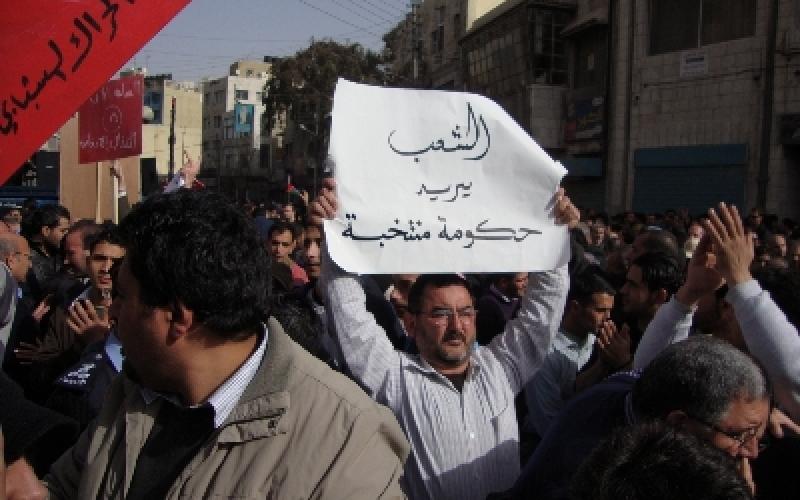 الأحزاب تجتمع على إدانة النواب وتختلف حول مواصلة المسيرات