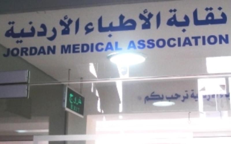 وزير الصحة يستغرب قرار “الأطباء” بالتوقف عن العمل والنقابة تستهجن الصمت الحكومي