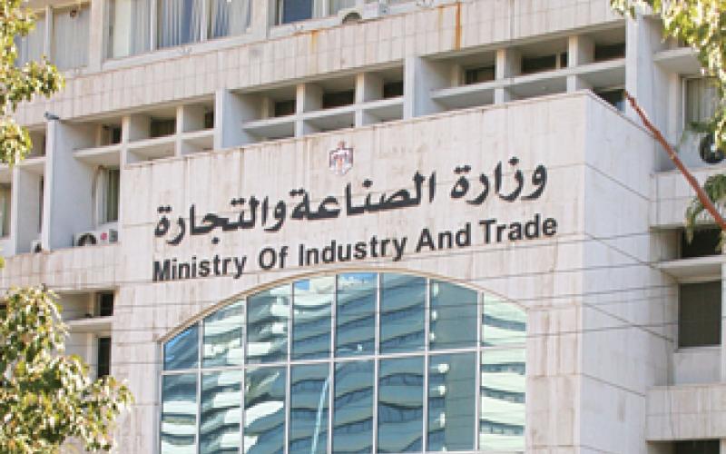 أكثر من 30 مستشارا بـ"الصناعة والتجارة"