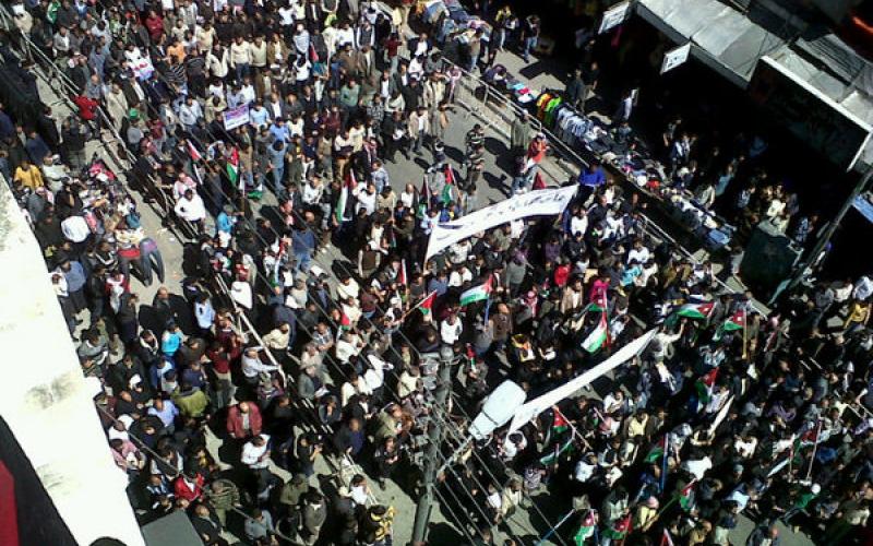 مسيرة وسط البلد .. مطالب بالإصلاحات الدستورية.. وتواجد أمني كثيف