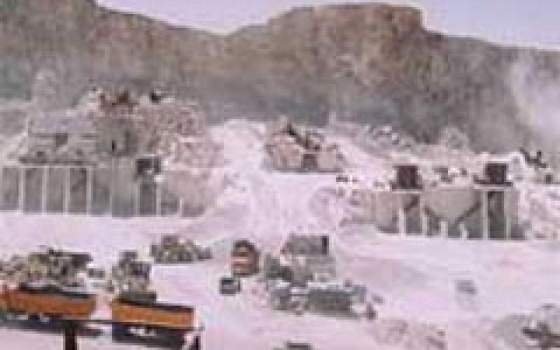 عمال مطاعم الفوسفات يضربون عن الطعام