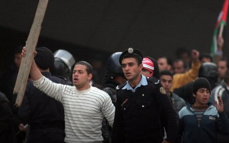 15 شخصية تنسحب من لجنة الحوار وتتهم الأجهزة الأمنية بالتواطؤ في اعتداء الداخلية