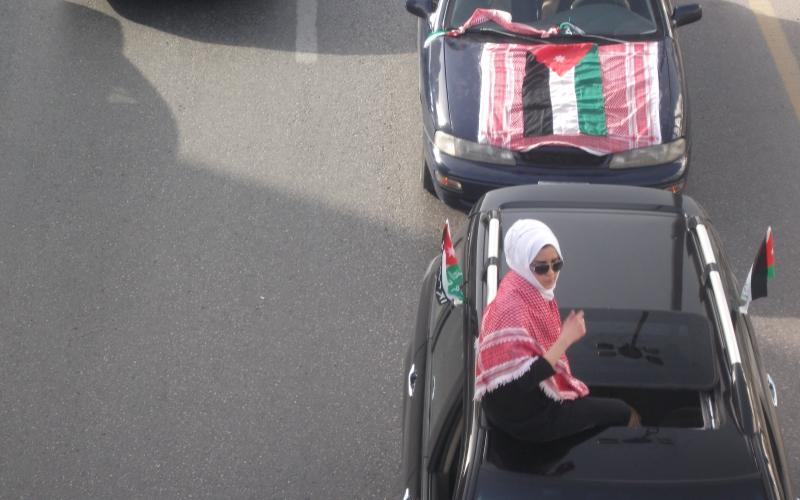 فيديو... مئات السيارات تجوب الطرق تأييدا للملك