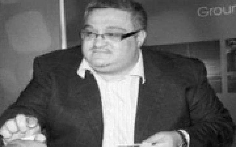 الملك غاضب على سفر شاهين !!