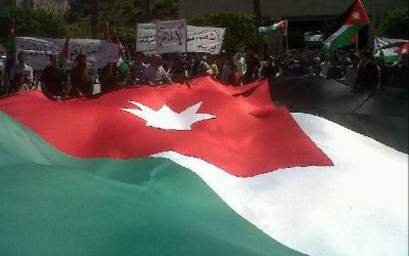 مسيرة المعارضة تلتقي باعتصام "24 آذار"تحت شعارات محاربة الفساد والوحدة الوطنية