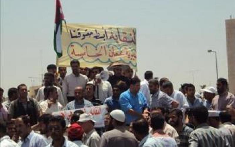 المعلمون يؤجلون إضرابهم وانقسام حول شكل التمثيل في النقابة