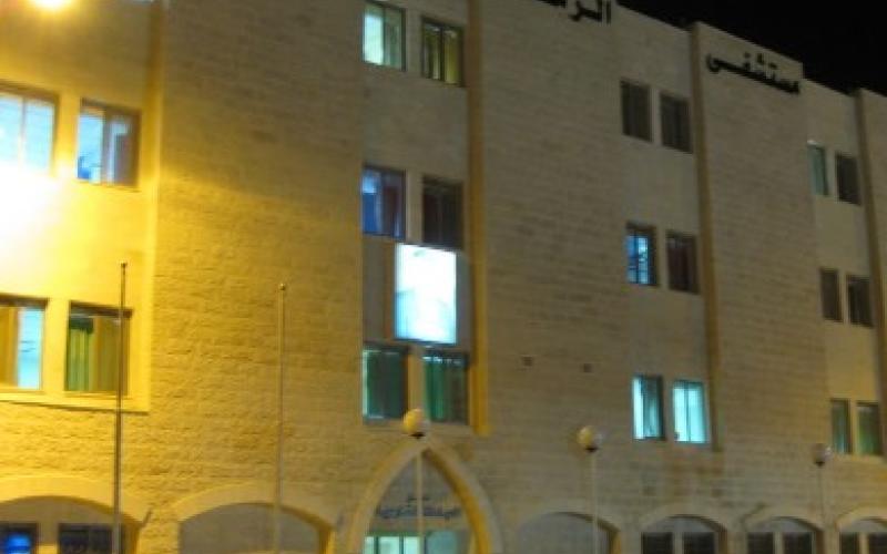 مواطن يحتج على إضراب الأطباء بخلع ملابسه