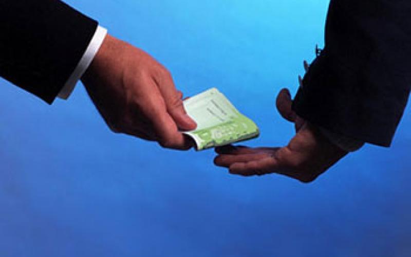 بينو: صحفيون يتقاضون مبالغ من جهات حكومية لمساندتها