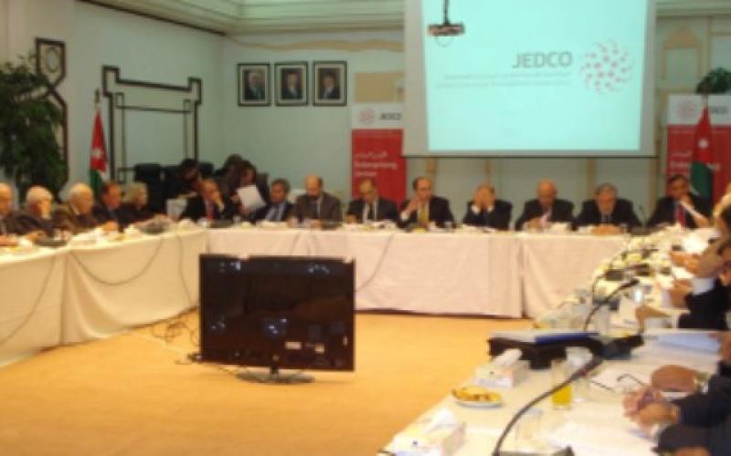 لجنة الحوار الاقتصادي توصي باستمرار دعم المواد الرئيسية وتثبيت أسعار المحروقات