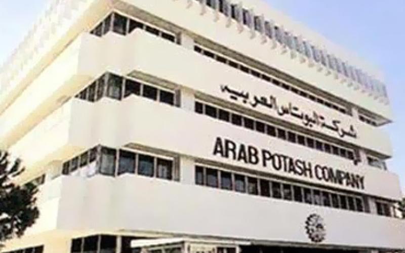 مفصولو البوتاس يعتصمون أمام مقر الشركة