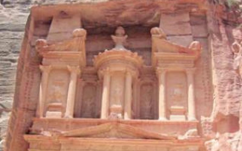 النائب الحسنات يطالب البخيت باستثناء إقليم البتراء من الهيكلة تجنباً للاحتجاجات