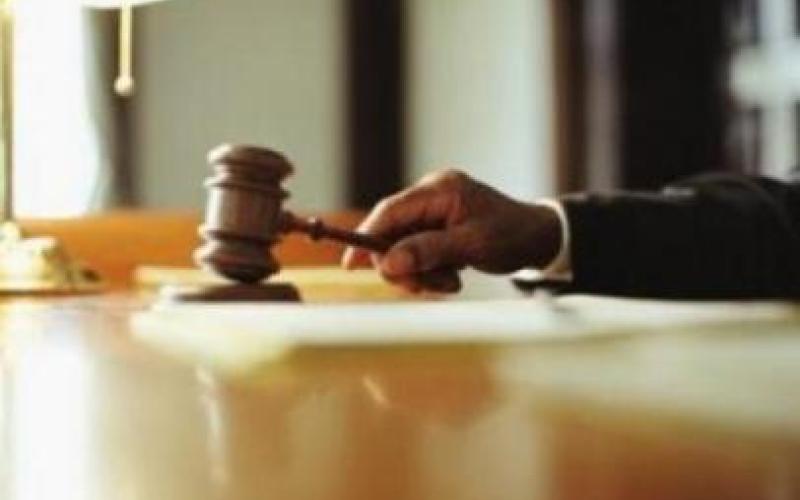 دعوى قضائية بحق رئيس الوزراء والحكومة لتسجيل أراض باسم الديوان الملكي