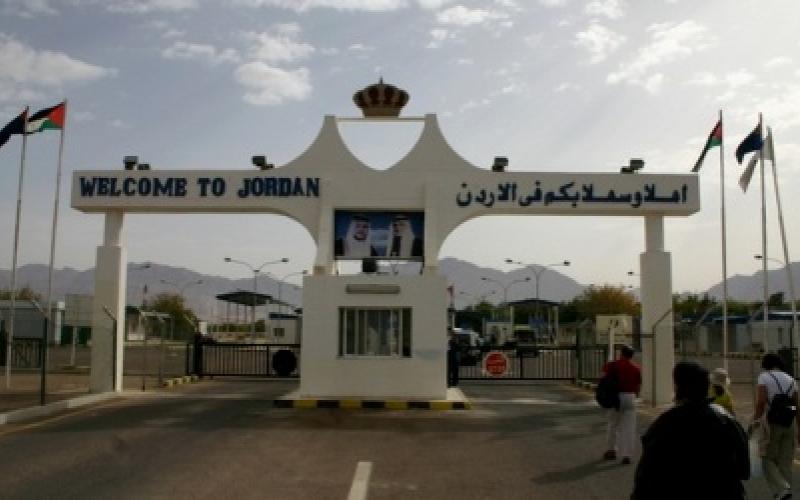 أهالي معان يغلقون الطريق المؤدي الى الحدود مع السعودية بالخيام