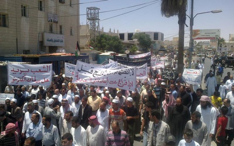 “جمعة كفى” في الجنوب لإسقاط الحكومة.. ومضايقات تعترض مسيرة حي الطفايلة