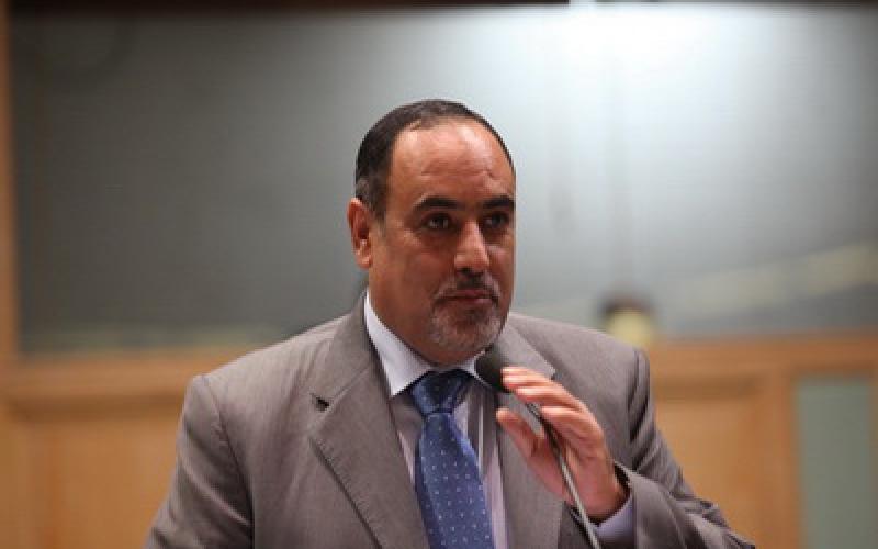 فناطسة يلجأ للقضاء والمعايطة ينفي أن يكون التجميد كيدي