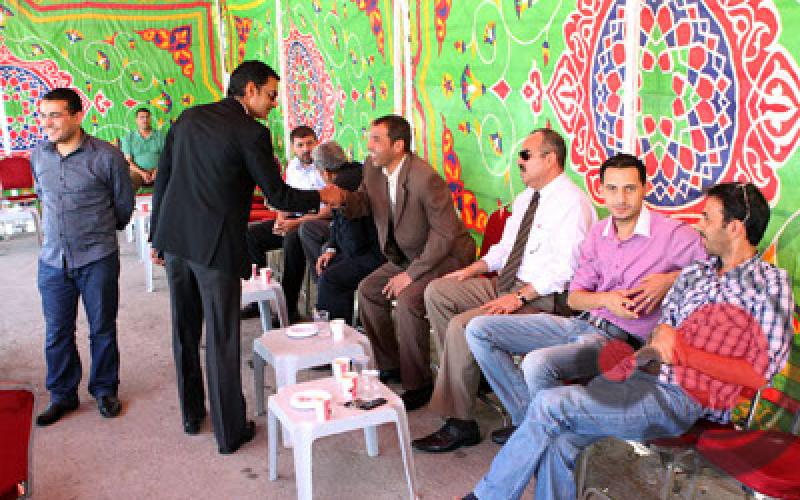 صحفيو الدستور ينصبون خيمة اعتصام والنقابة تلوح بالتصعيد ( صور)