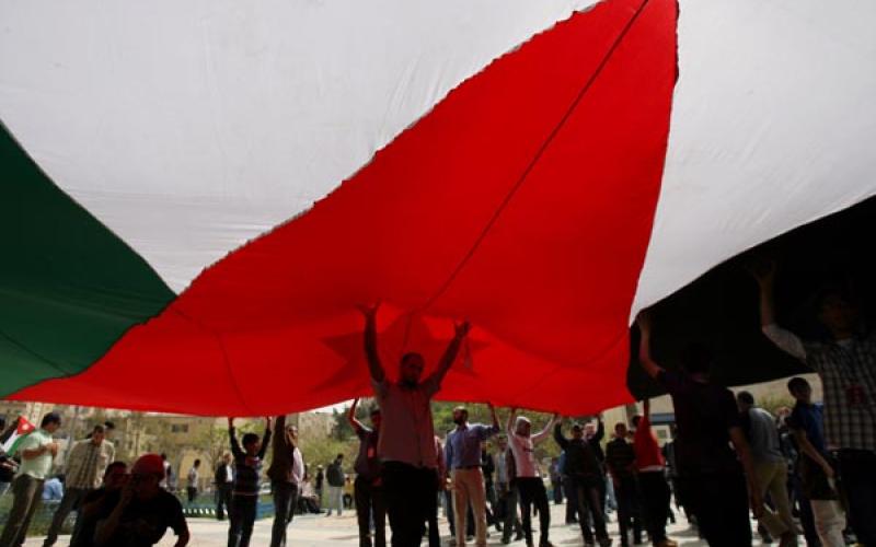 الاحتجاجات والمسيرات تطغى على لقاءات الحكومة باﻷحزاب