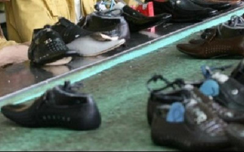 "الخبز والديمقراطية" تؤكد على حقوق العاملين بمصانع الأحذية