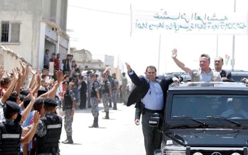 الملك يأمر بحزمة مشاريع لتأهيل مخيم البقعة