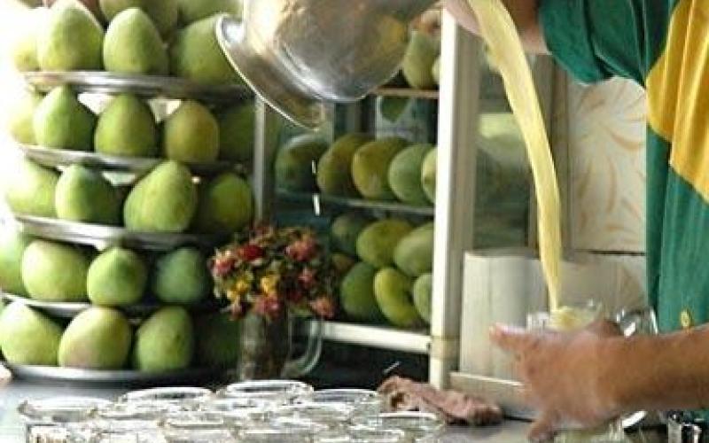  اتلاف 200 كلغم من المواد الغذائية و2200 لتر عصير 