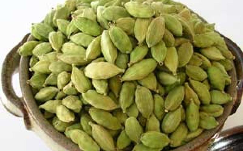 مطالبات بتخفيض الضرائب الجمركية على القهوة والهيل