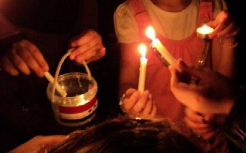 وقفة بالشموع في المفرق تضامنا مع الشعب السوري 