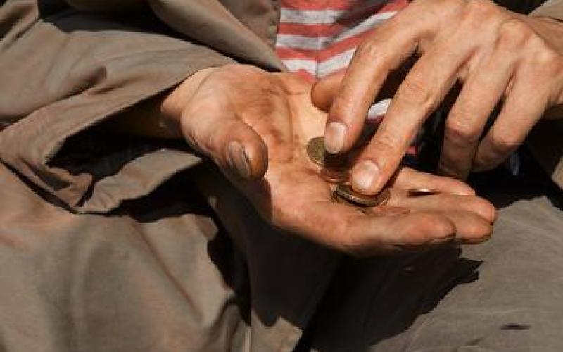 القبض على 13 متسولا يوميا في رمضان.. صوت