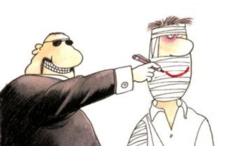 "الصحفيين" تدين الاعتداء على الرسام السوري فرزات