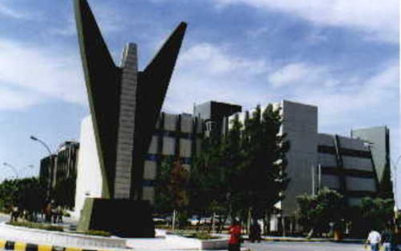 دكاترة تكنولوجيا المعلومات في اليرموك يشتكون تدنى رواتبهم