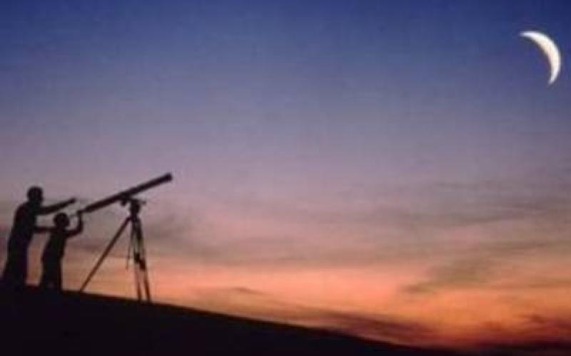 مفتي السعودية: التشكيك برؤية هلال شوال مخالف للشرع