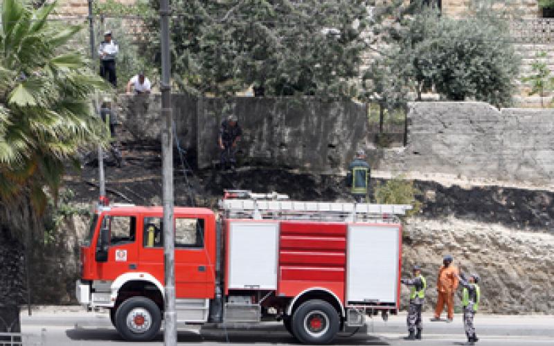 إخماد حريق أشجار مثمرة في البلقاء 