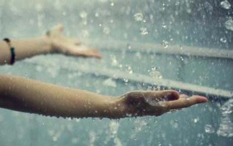 احتمال سقوط زخات من الأمطار شمال المملكة مساء الجمعة